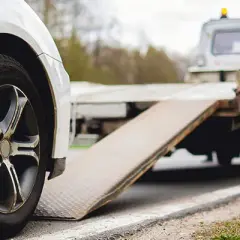 Jak holować auto bez ucha: bezpieczne metody i techniki holowania