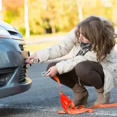 Jak się holuje auto - najważniejsze zasady i unikanie błędów
