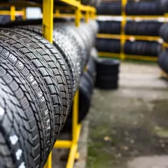 Jakie opony montuje Toyota? Sprawdź, które są najlepsze dla Twojego modelu