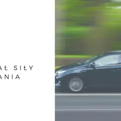 EBD - elektroniczny rozdział siły hamowania. Ciemny samochód w ruchu, z rozmytym tłem.
