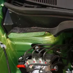 Zielony lakier, przewody hamulcowe i numer VIN. To jest miejsce, gdzie znajdziesz vin co to za auto.