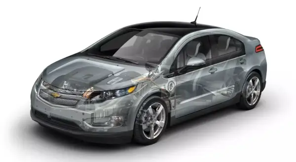 Przezroczysty Chevrolet Volt ukazuje swoje wnętrze i mechanizmy.