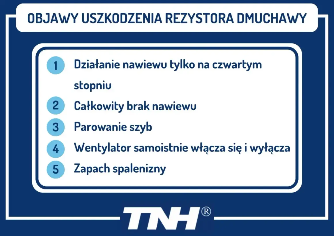 Objawy uszkodzenia rezystora wentylatora chłodnicy: nawiew tylko na czwartym biegu, brak nawiewu, parowanie szyb, wentylator włącza się i wyłącza, zapach spalenizny.