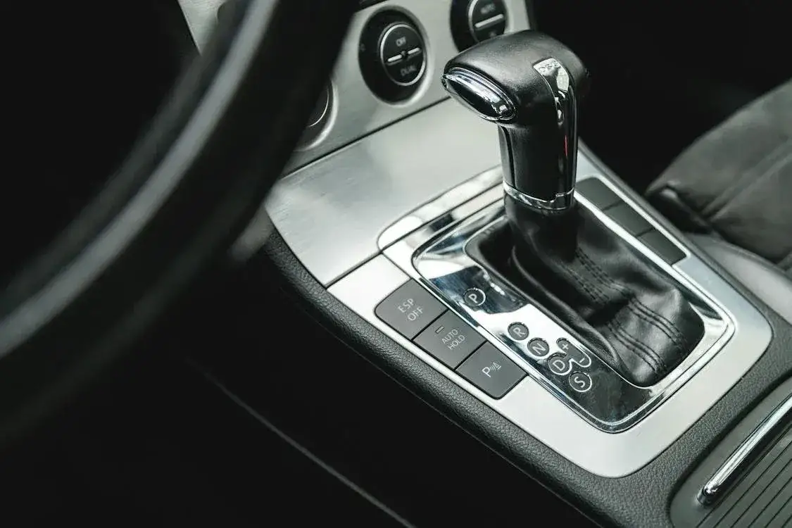 Zdjęcie Objawy zużytego sprzęgła w automacie - nie ignoruj tych sygnałów