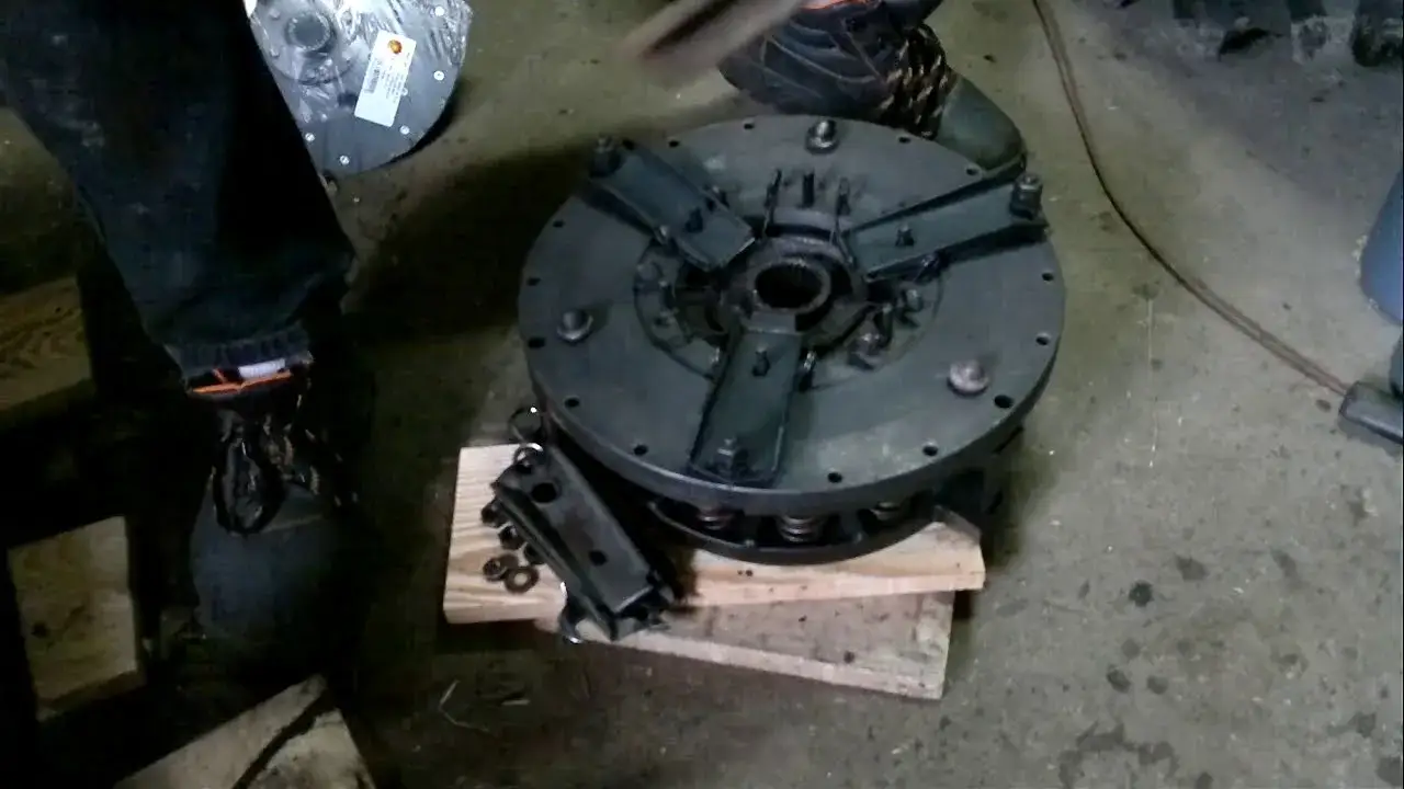 Zdjęcie Jak założyć tarcze sprzęgła c 360 - uniknij najczęstszych błędów