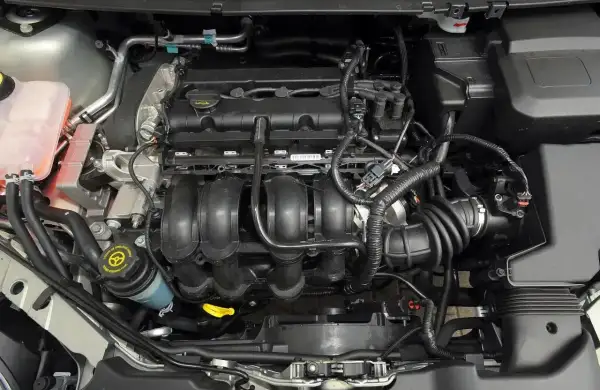 Silnik Ford Focus MK2 1.6 benzyna. Czysty i zadbany, gotowy do jazdy.