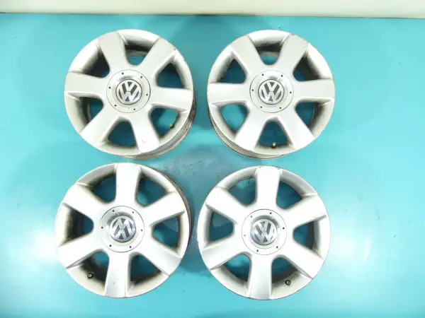 Cztery felgi aluminiowe do VW Golf 5. Rozstaw śrub 5x112.
